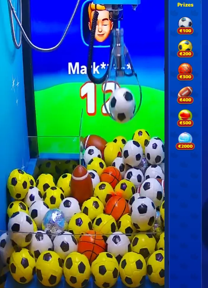 Cash Crab Original claw machine with the prize ladder from €100 up to €2,000 and ball multipliers up to 20x