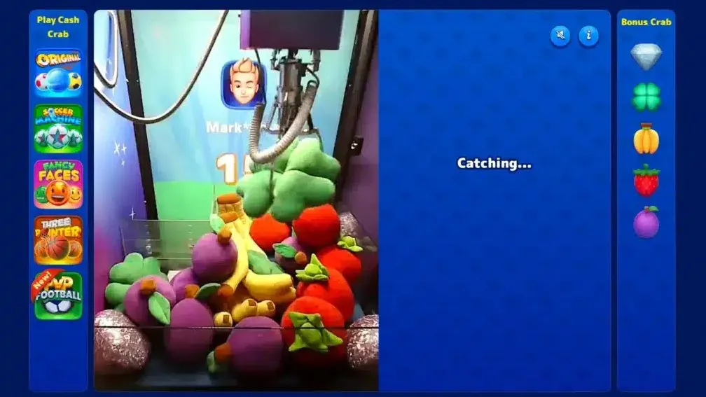 The live Bonus Crab claw machine catching a prize